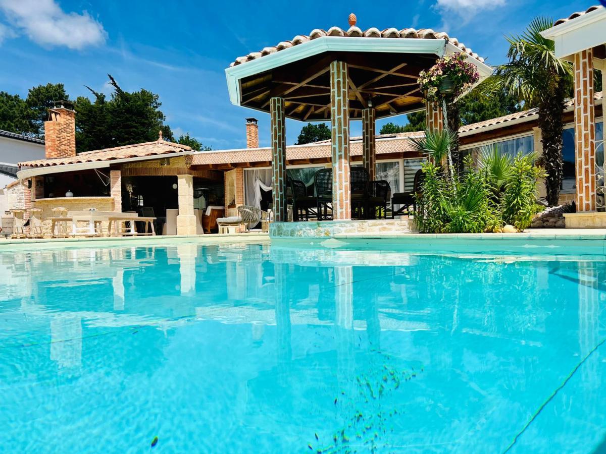 Le Mas Des Mathes, Chambres D'Hotes, Studios Les Mathes Exterior photo
