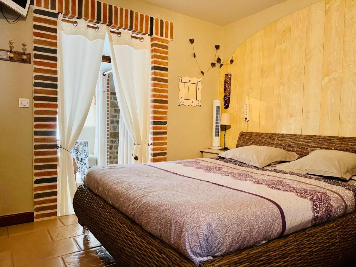 Le Mas Des Mathes, Chambres D'Hotes, Studios Les Mathes Exterior photo