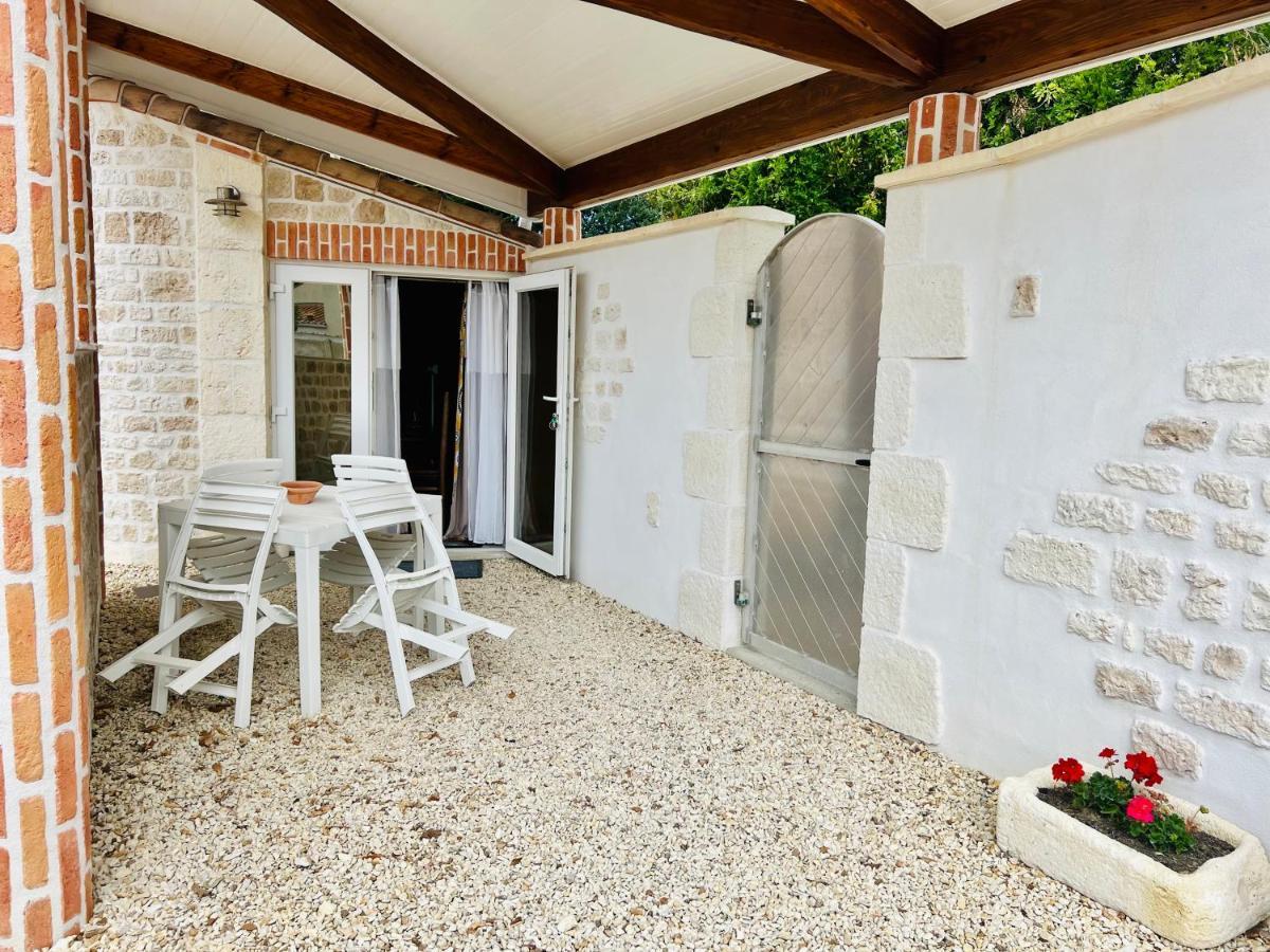 Le Mas Des Mathes, Chambres D'Hotes, Studios Les Mathes Exterior photo
